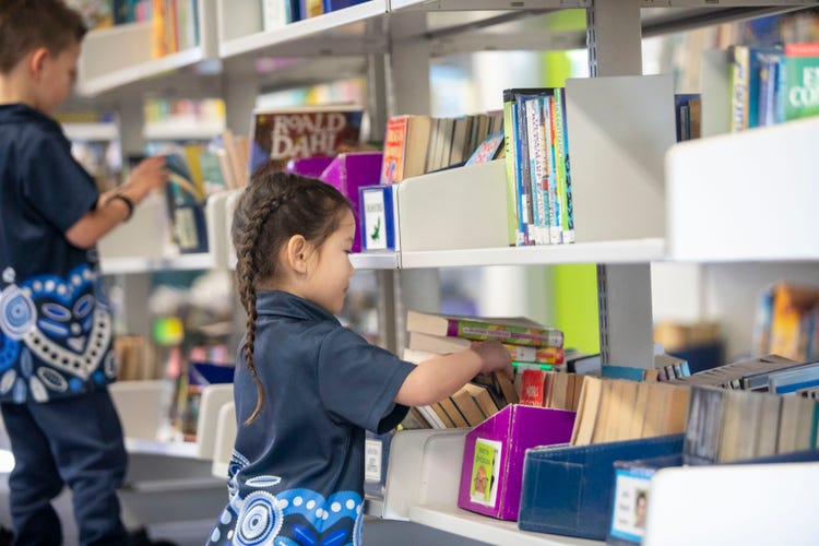 Student lo9oking for books in the library